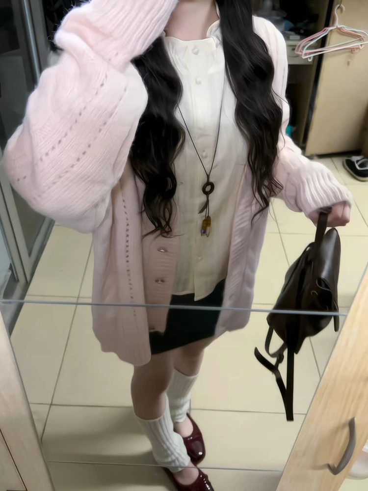 Sweet Pink V-Ne Knitted Sweater Coat Women's Loose Age-Defng Twist Knit Open Cardigan Top Gentle Sle Autumn Faion
Sweet Pink V-Ne Knitted Sweater Coat Women's Loose Age-Defng Twist Knit Open Cardigan Top Gentle Sle Autumn Faion