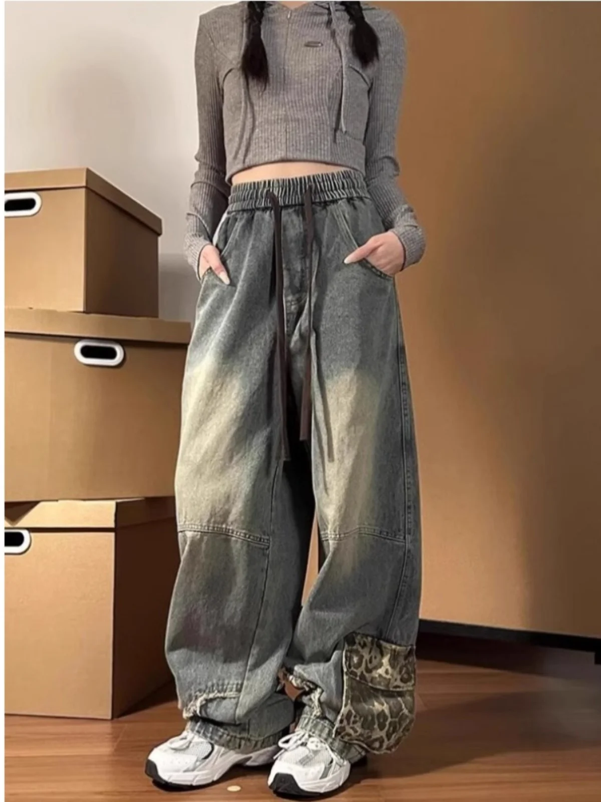 Американские ретро-джинсы для мужчин: прямые, свободные, широкие штанины, длинные брюки, весна-осень, уличный стиль, хип-хоп, повседневные джинсы
Американские ретро-джинсы для мужчин: прямые, свободные, широкие штанины, длинные брюки, весна-осень, уличный стиль, хип-хоп, повседневные джинсы