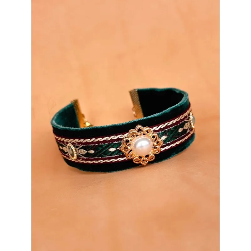 Cat Collar and Pet Photography Adornment in Abyssinia, Germany Cute and Beautiful
Cat Collar and Pet Photography Adornment in Abyssinia, Germany Cute and Beautiful