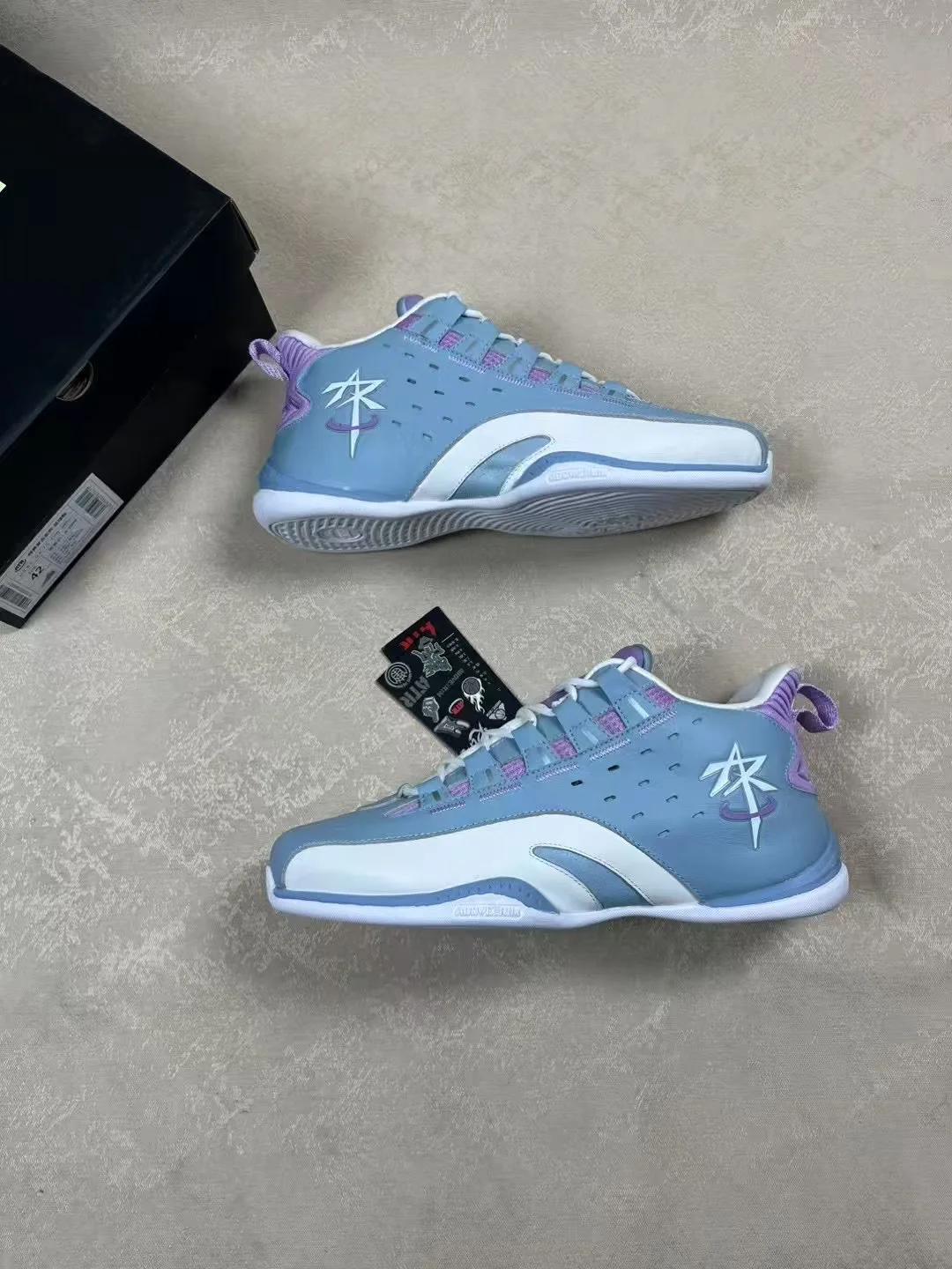 Лидер продаж, летние новые поступления, дышащие уличные баскетбольные кроссовки унисекс, баскетбольные кроссовки, противоскользящая тренировочная обувь
Лидер продаж, летние новые поступления, дышащие уличные баскетбольные кроссовки унисекс, баскетбольные кроссовки, противоскользящая тренировочная обувь