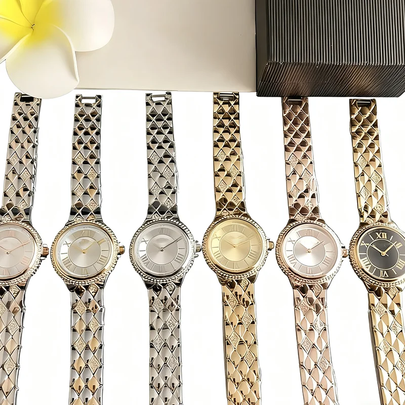 Круглый безель с бриллиантами этих женских часов имеет роскошный дизайн, что делает их идеальными для торжественных мероприятий и...
Круглый безель с бриллиантами этих женских часов имеет роскошный дизайн, что делает их идеальными для торжественных мероприятий и...