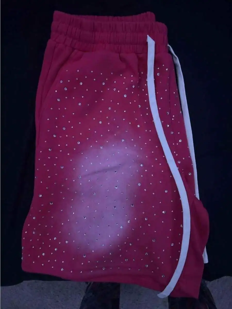 Mens Elastic Waist Loose Casual Shorts With Crystal Decoration
Mens Elastic Waist Loose Casual Shorts With Crystal Decoration