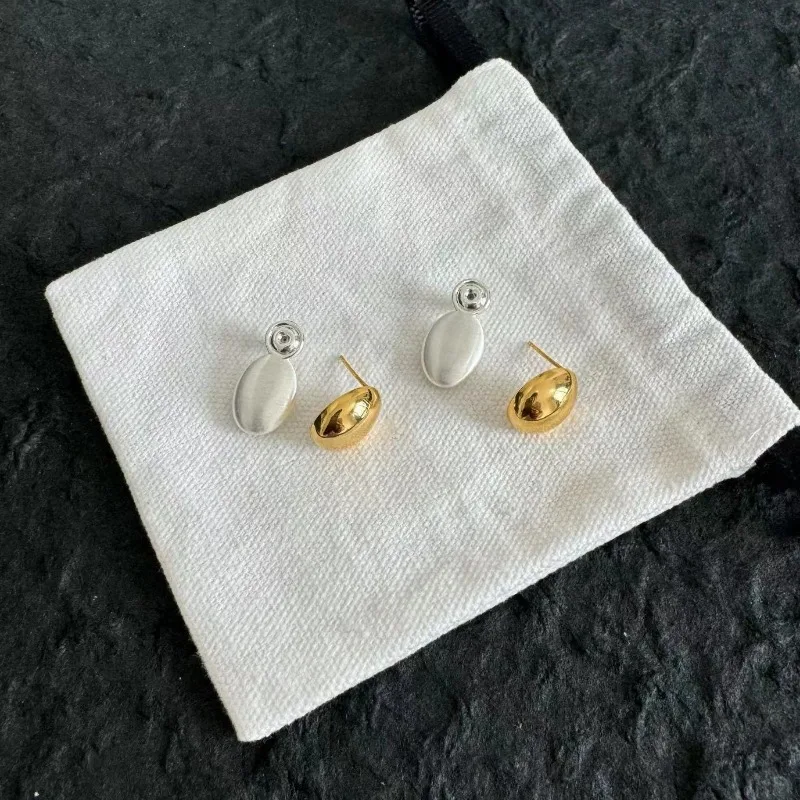 The Same Contrasting Color Brushed Stud Earrings, Women's Niche Simple Commuter Earrings, Earrings, Korean One for Two Wear.
The Same Contrasting Color Brushed Stud Earrings, Women's Niche Simple Commuter Earrings, Earrings, Korean One for Two Wear.