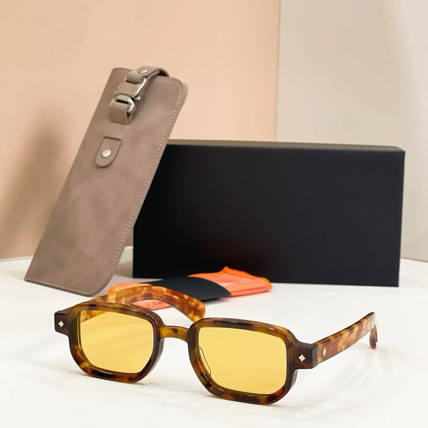 Vibrant Lady Style Sunglasses RAN Luxury Fashion Trend Vintage Solid Thick Acetate UV400 Retro Square Unisex 3A+ High Quality
Vibrant Lady Style Sunglasses RAN Luxury Fashion Trend Vintage Solid Thick Acetate UV400 Retro Square Unisex 3A+ High Quality