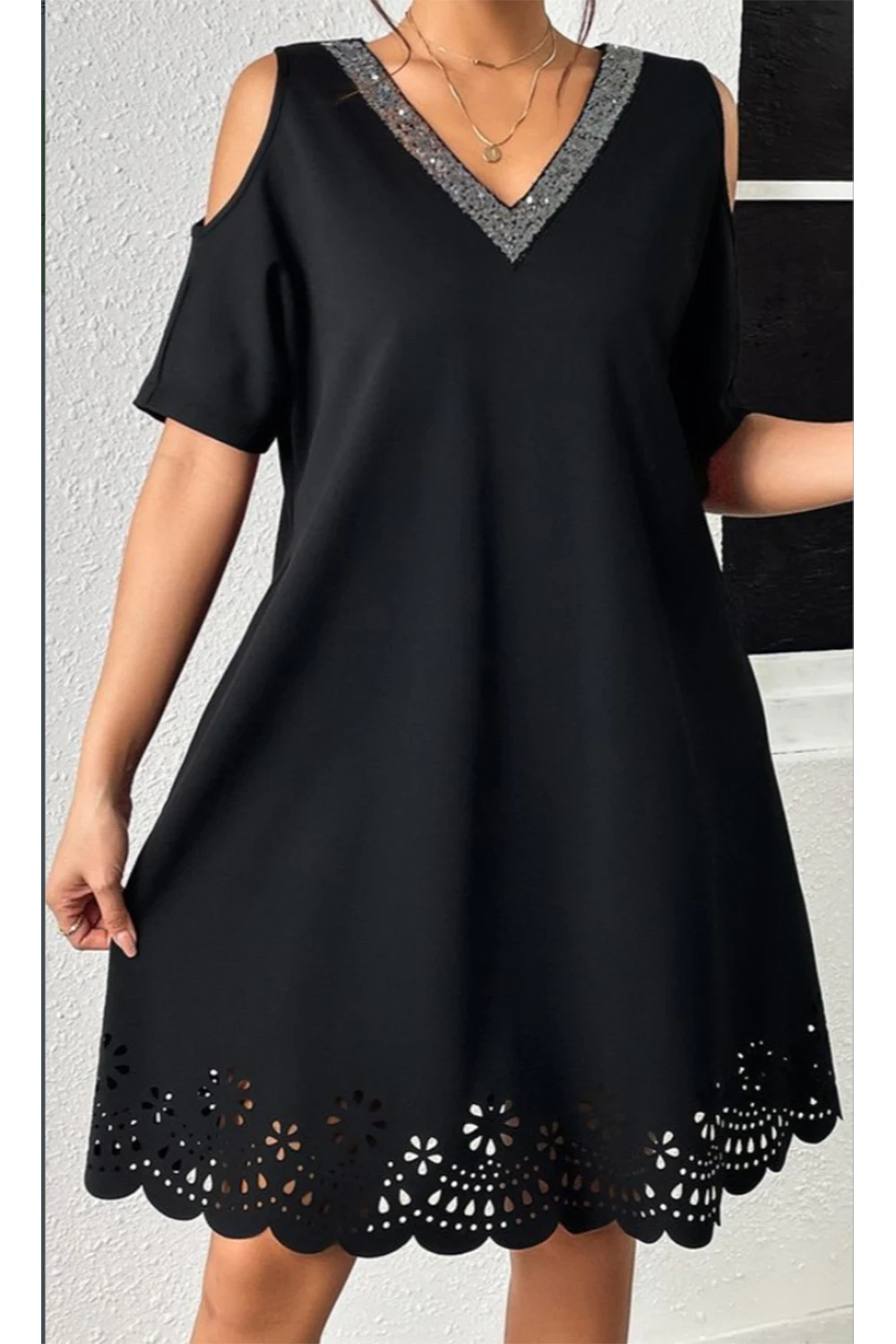 Women Plus Size Elegant Mini Dress Short Sleeve Sequined V Neck Hollow Out Straight Soft Casual Summer Loose Dresses for Women
Women Plus Size Elegant Mini Dress Short Sleeve Sequined V Neck Hollow Out Straight Soft Casual Summer Loose Dresses for Women