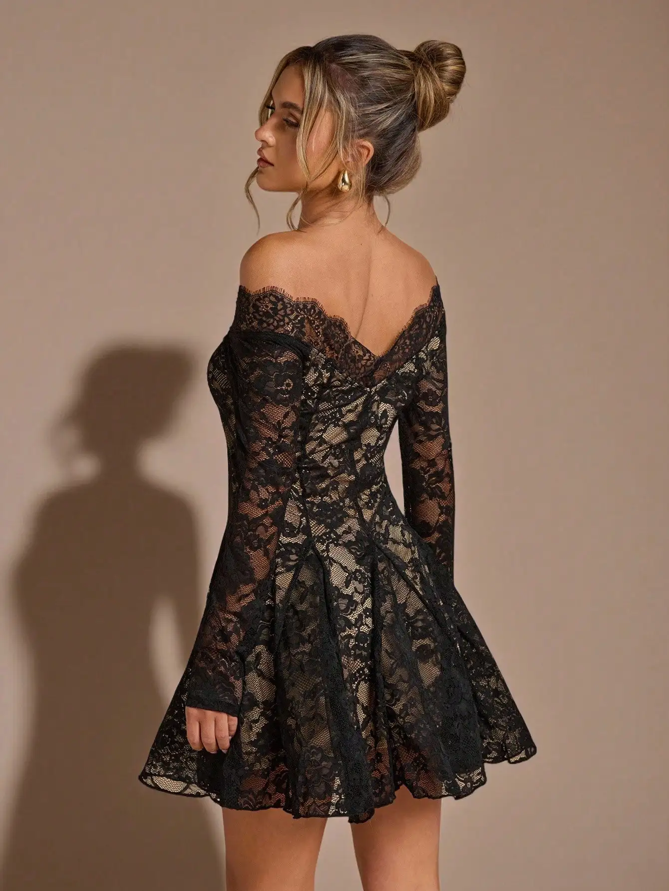 Black Lace Off Shoulder Mini Dress with Long Sleeves, Sexy Bodycon Fit for Valentine's Day or Night Out
Black Lace Off Shoulder Mini Dress with Long Sleeves, Sexy Bodycon Fit for Valentine's Day or Night Out