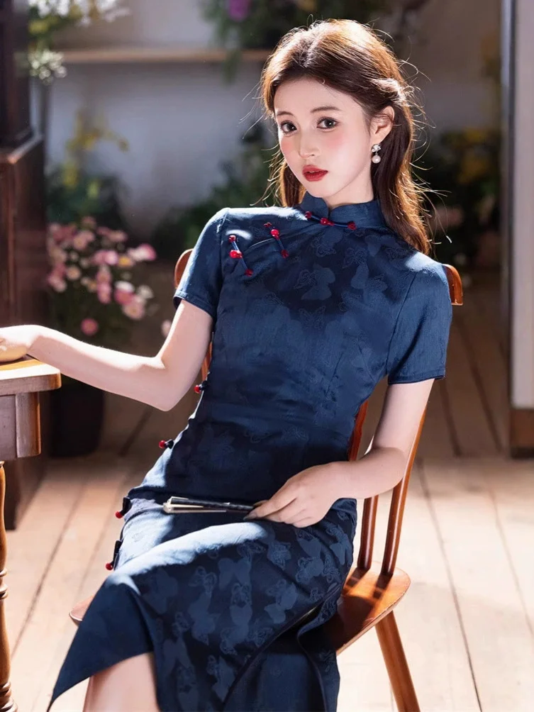 Осень-зима, новое улучшенное платье Cheongsam в китайском стиле, элегантное черное бархатное платье с длинными рукавами, женские винтажные платья, длинные Vestitos
Осень-зима, новое улучшенное платье Cheongsam в китайском стиле, элегантное черное бархатное платье с длинными рукавами, женские винтажные платья, длинные Vestitos