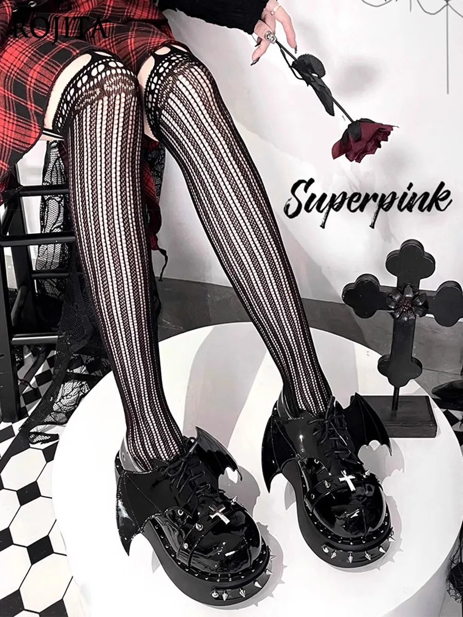 Gothic Bat Wing Platform Oxford Shoes Women Patent Leather Cross Rivet Punk Chunky Sole Lace Up Lolita Streetwear Casual Shoes
Gothic Bat Wing Platform Oxford Shoes Women Patent Leather Cross Rivet Punk Chunky Sole Lace Up Lolita Streetwear Casual Shoes
