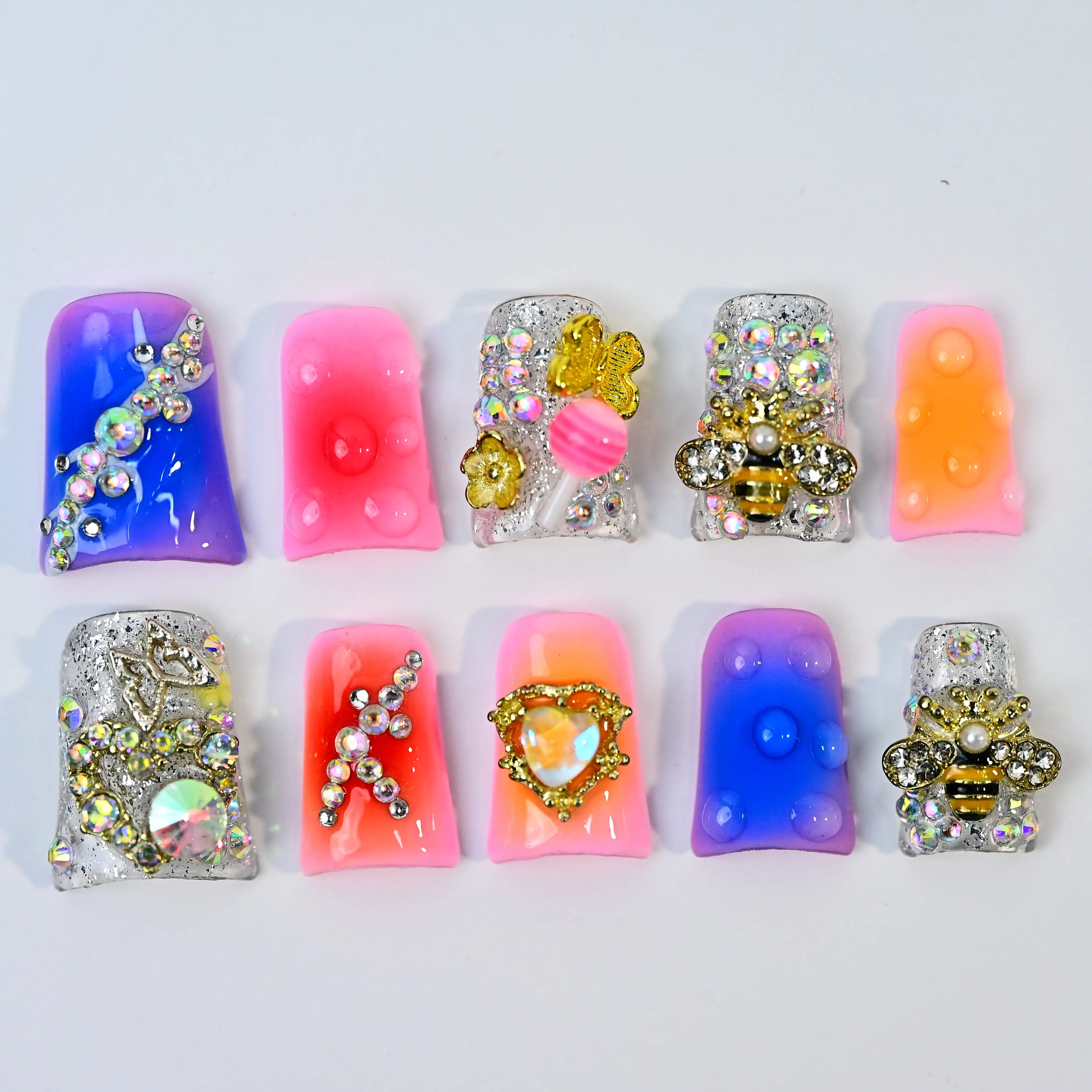 Handmade Y2K Short Duckbill Press On Nails, 3D Bee & Rhinestone Embellished Colorful Nails, Bold Daily & Party Choice For Style
Handmade Y2K Short Duckbill Press On Nails, 3D Bee & Rhinestone Embellished Colorful Nails, Bold Daily & Party Choice For Style