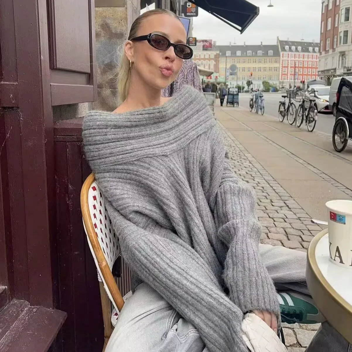 BWQ женский осенний свитер с открытыми плечами, однотонный тонкий женский трикотаж с квадратным вырезом, элегантный свитер с напуском
BWQ женский осенний свитер с открытыми плечами, однотонный тонкий женский трикотаж с квадратным вырезом, элегантный свитер с напуском