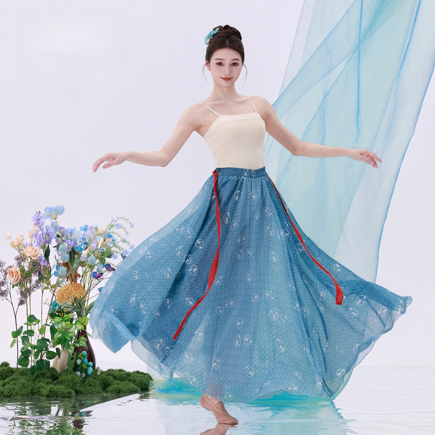 Classical Wide Leg Dance Skirt Pants Elastic Waist Loose Trouser 5.4M large-scale petal-shaped skirt Practice Divided Skirt
Classical Wide Leg Dance Skirt Pants Elastic Waist Loose Trouser 5.4M large-scale petal-shaped skirt Practice Divided Skirt