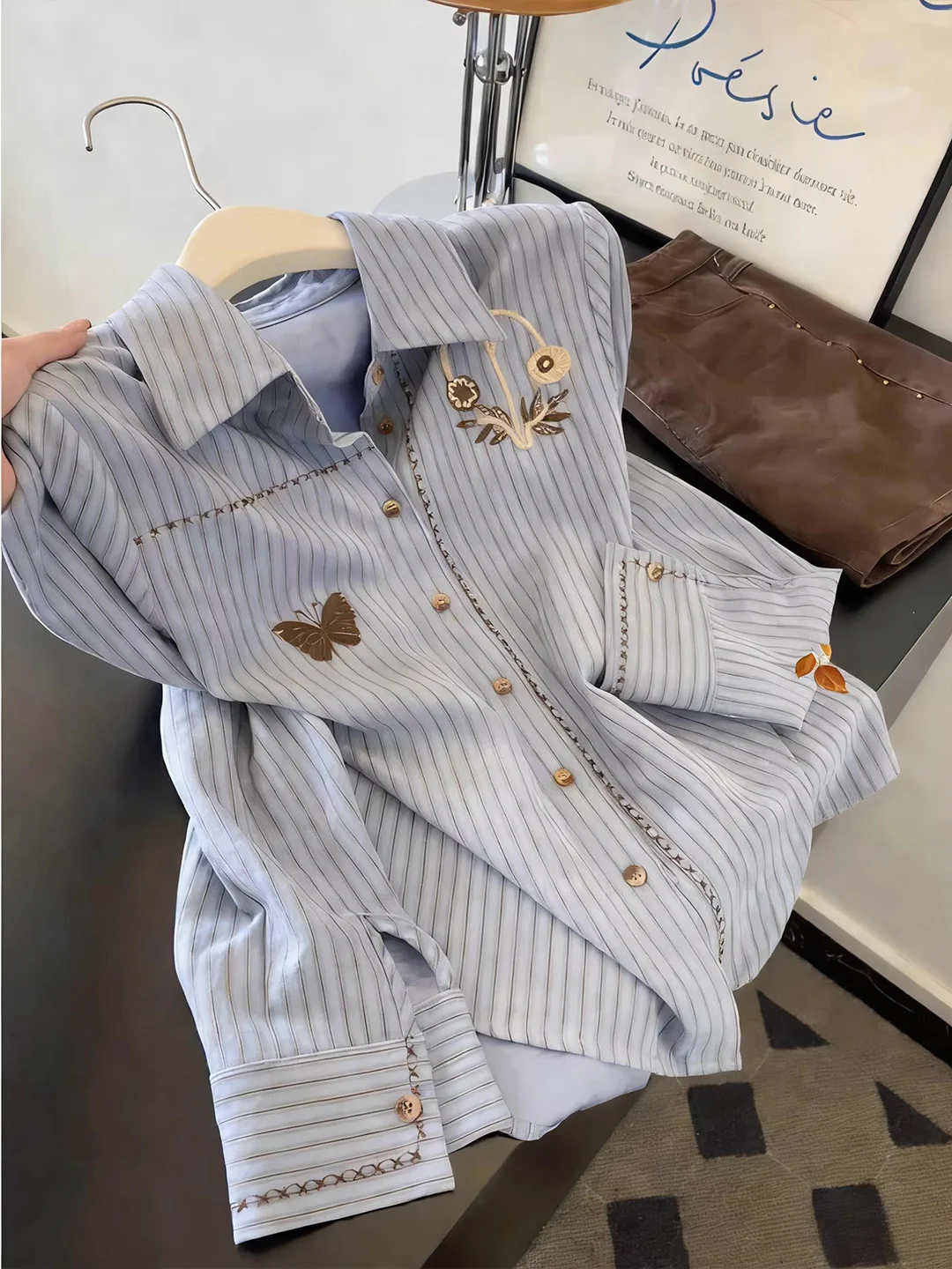 Корейская блузка с вышивкой и длинным рукавом для женщин, модная, элегантная, премиум-класса, индивидуальный стиль, весна 2026, новинка
Корейская блузка с вышивкой и длинным рукавом для женщин, модная, элегантная, премиум-класса, индивидуальный стиль, весна 2026, новинка