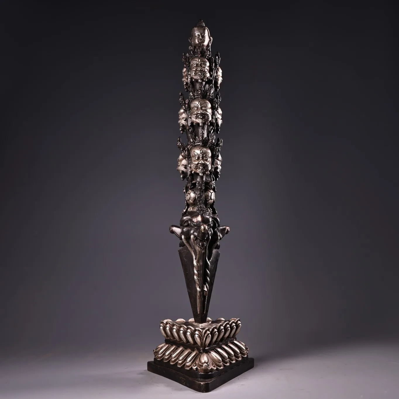 24"Tibetan Temple Collection Old Bronze Gilded Silver Relief Shakyamuni Head Mahakala Head Vajra Phurpa Amulet Town house
24"Tibetan Temple Collection Old Bronze Gilded Silver Relief Shakyamuni Head Mahakala Head Vajra Phurpa Amulet Town house