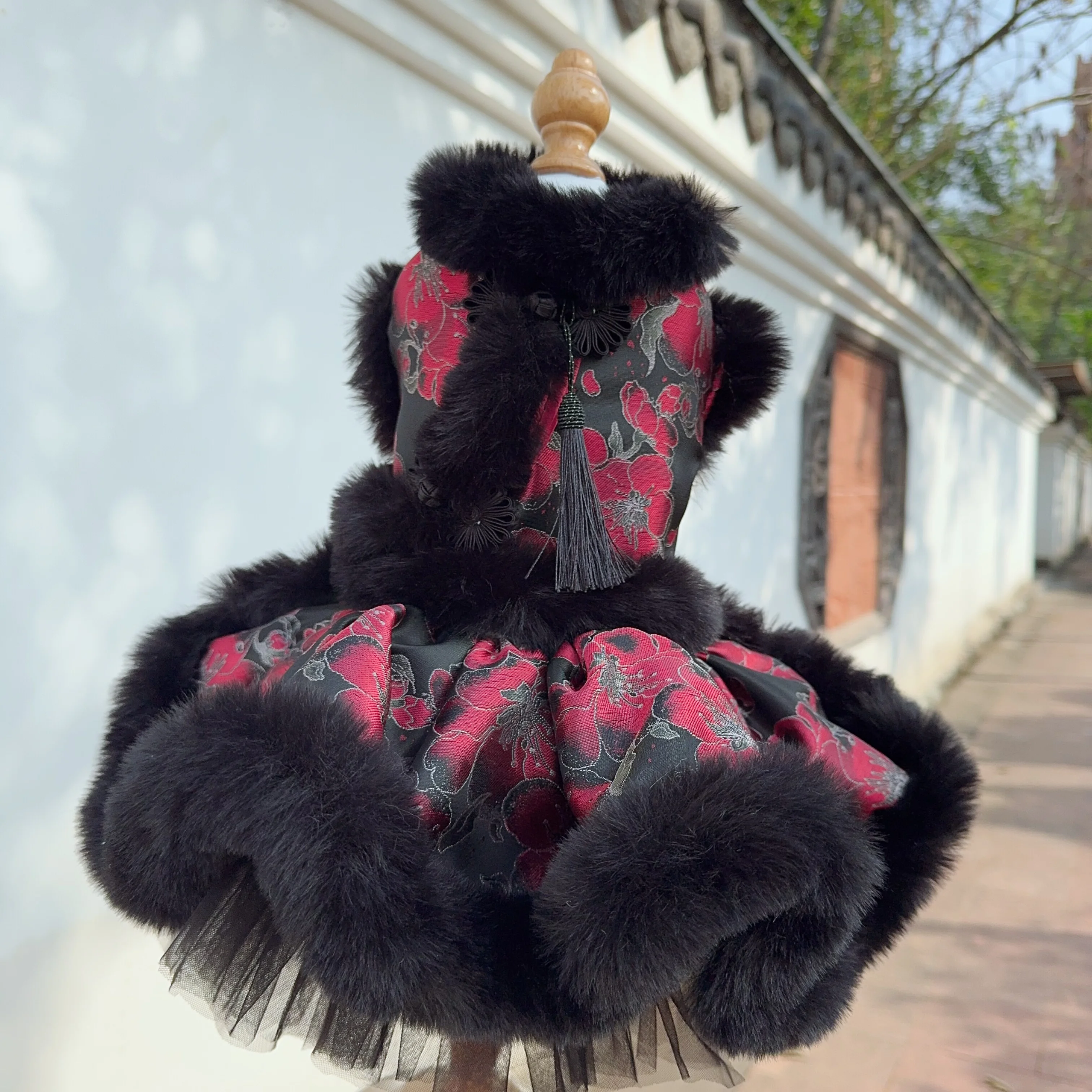 Luxury Black Red Puppy Dog Cats Clothing Fine Handmade Embroidery Flower Warm Princess Dresses For Small Medium Dog Pet Clothes
Luxury Black Red Puppy Dog Cats Clothing Fine Handmade Embroidery Flower Warm Princess Dresses For Small Medium Dog Pet Clothes