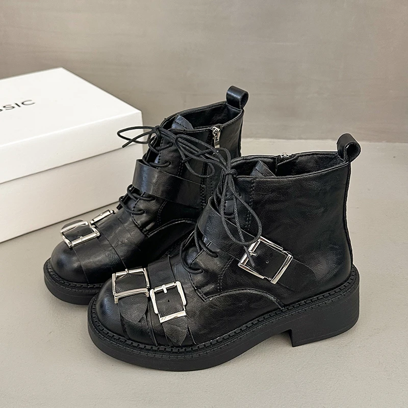 Vintage Leather Stitching Ankle Boots for Women in 2026 Autumn-winter Collection. Motorcycle Boots with Thick Heels.
Vintage Leather Stitching Ankle Boots for Women in 2026 Autumn-winter Collection. Motorcycle Boots with Thick Heels.