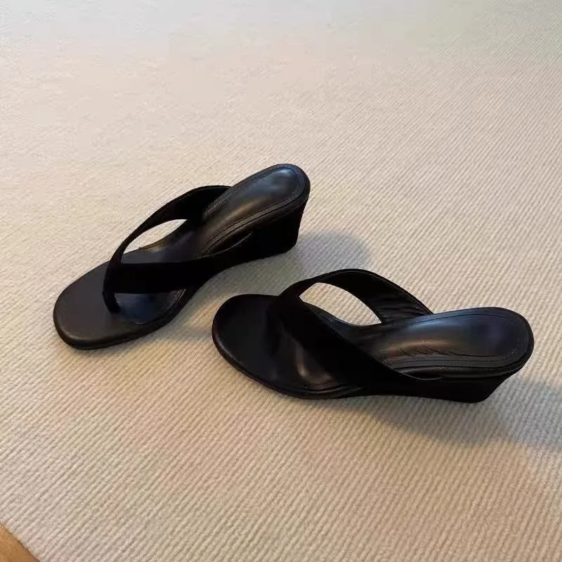 Women's Slippers Fashion Wedge Heeled Sandals 2026Summer New Women's Flip-flops French Style Temperament Pinch Toe Cool Slippers
Women's Slippers Fashion Wedge Heeled Sandals 2026Summer New Women's Flip-flops French Style Temperament Pinch Toe Cool Slippers