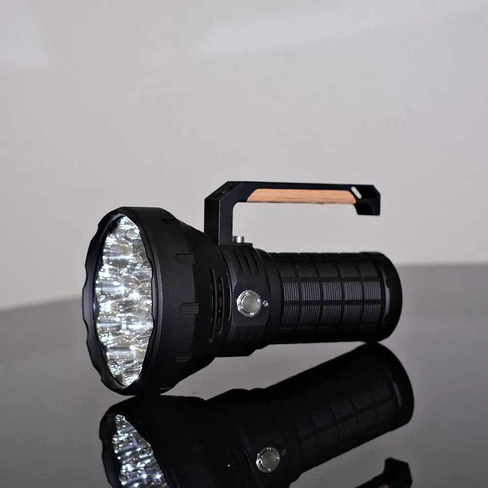 Brightest Tactical Flashlight 5000000 Lumen Super Bright Searchlight Built in cooling fan 16pcs XHP50 LED Rechargeable Lantern
Brightest Tactical Flashlight 5000000 Lumen Super Bright Searchlight Built in cooling fan 16pcs XHP50 LED Rechargeable Lantern