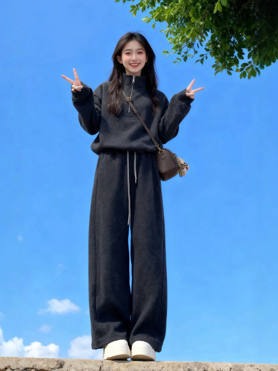 Комплект из двух предметов: модный свободный топ и брюки с широкими штанинами Laid-ba – удобная зимняя повседневная одежда для женщин
Комплект из двух предметов: модный свободный топ и брюки с широкими штанинами Laid-ba – удобная зимняя повседневная одежда для женщин