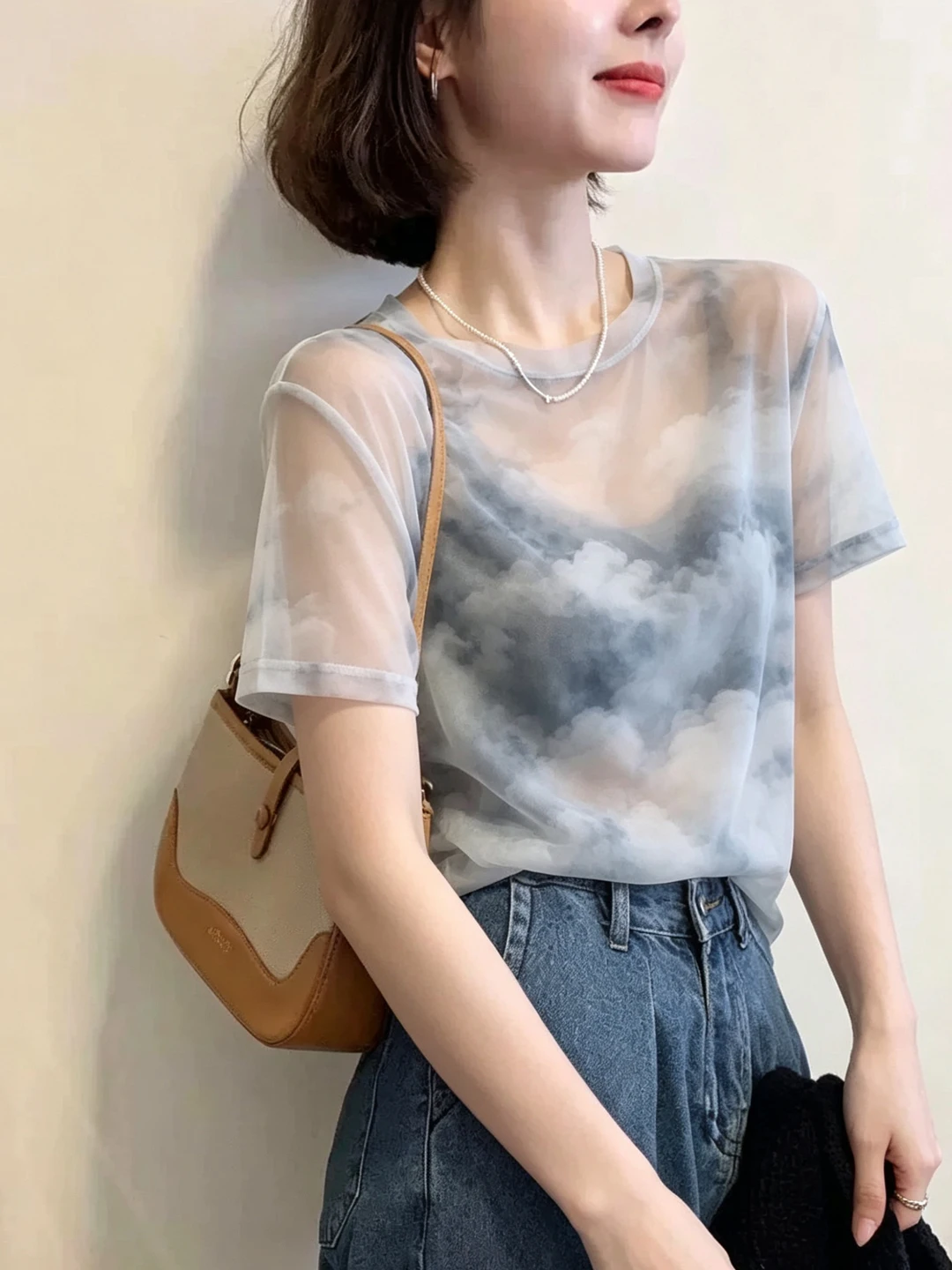 Fashionable Gradient round Neck Short Sleeve T-Shirt Loose Slimming Versatile Summer 2026 Women's Korean Style Silk Top
Fashionable Gradient round Neck Short Sleeve T-Shirt Loose Slimming Versatile Summer 2026 Women's Korean Style Silk Top