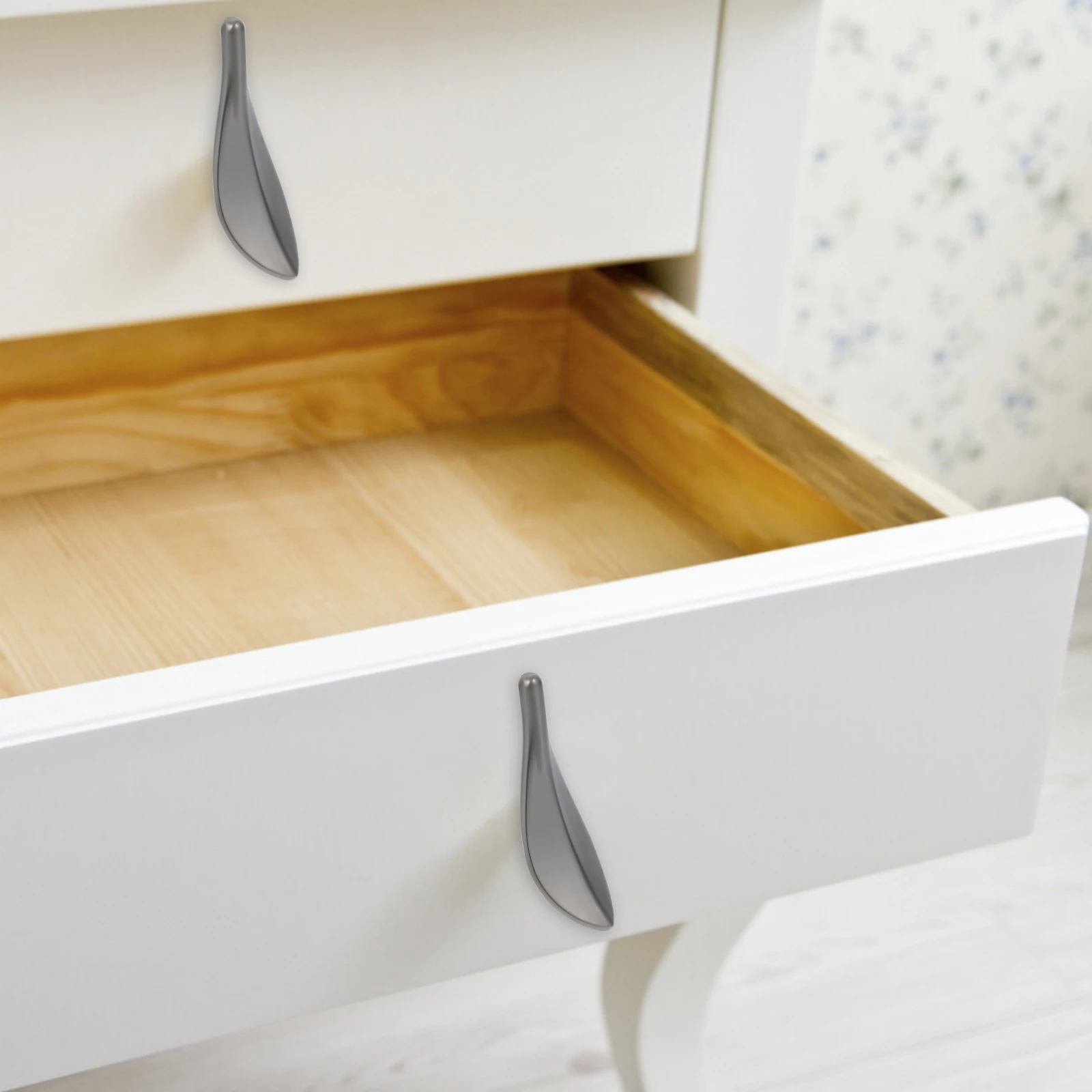 2 Pcs Brass Loquat Leaves Handle Kitchen Cabinets Modern Zinc Alloy Chrome Cupboard Handles
2 Pcs Brass Loquat Leaves Handle Kitchen Cabinets Modern Zinc Alloy Chrome Cupboard Handles