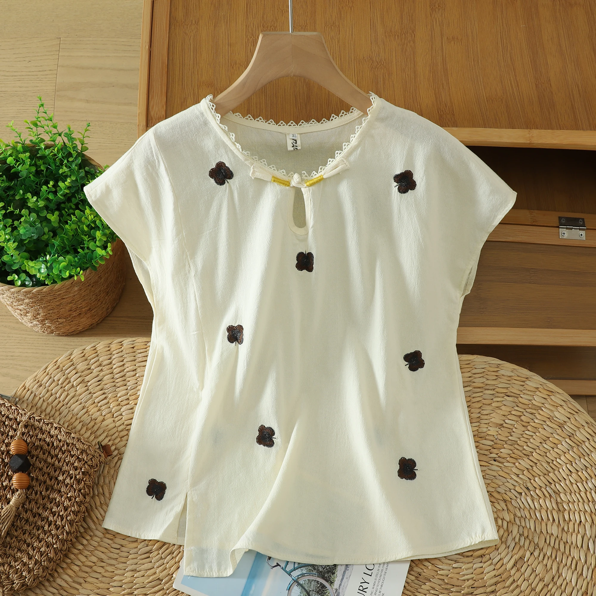 Ladies plus Size Cotton Linen Short Sleeve Embroidered T-Shirt Summer New Style Belly Covering Button up Overhead Top
Ladies plus Size Cotton Linen Short Sleeve Embroidered T-Shirt Summer New Style Belly Covering Button up Overhead Top