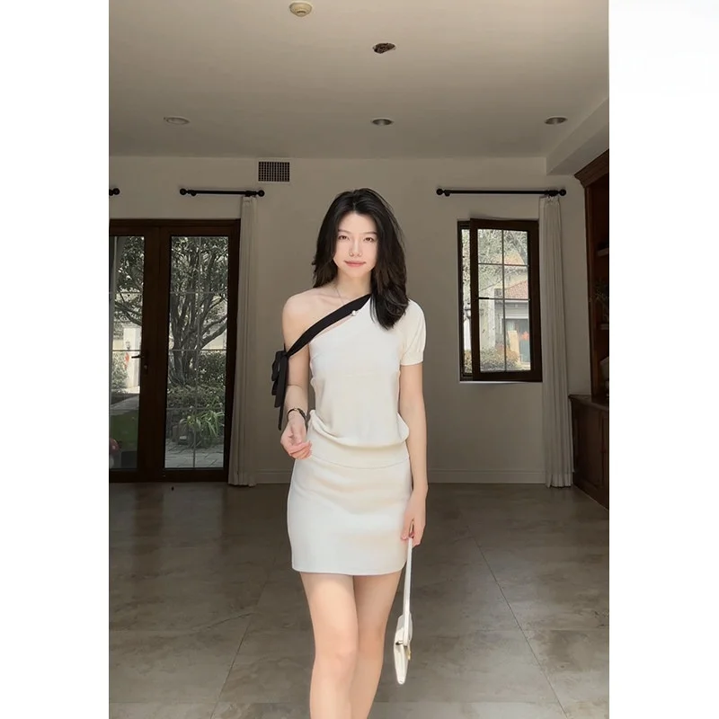 Комплект для женщин: вязаный топ Pure Desire с асимметричным открытым плечом и юбка А-силуэта из хлопка с эффектом стройности
Комплект для женщин: вязаный топ Pure Desire с асимметричным открытым плечом и юбка А-силуэта из хлопка с эффектом стройности