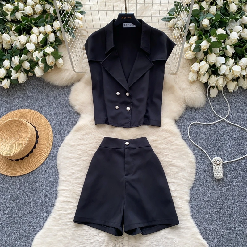 Fashion Suit Women's Summer Double Breasted Suit Collar Sleeveless Top and High Waist Wide Leg Shorts Set
Fashion Suit Women's Summer Double Breasted Suit Collar Sleeveless Top and High Waist Wide Leg Shorts Set