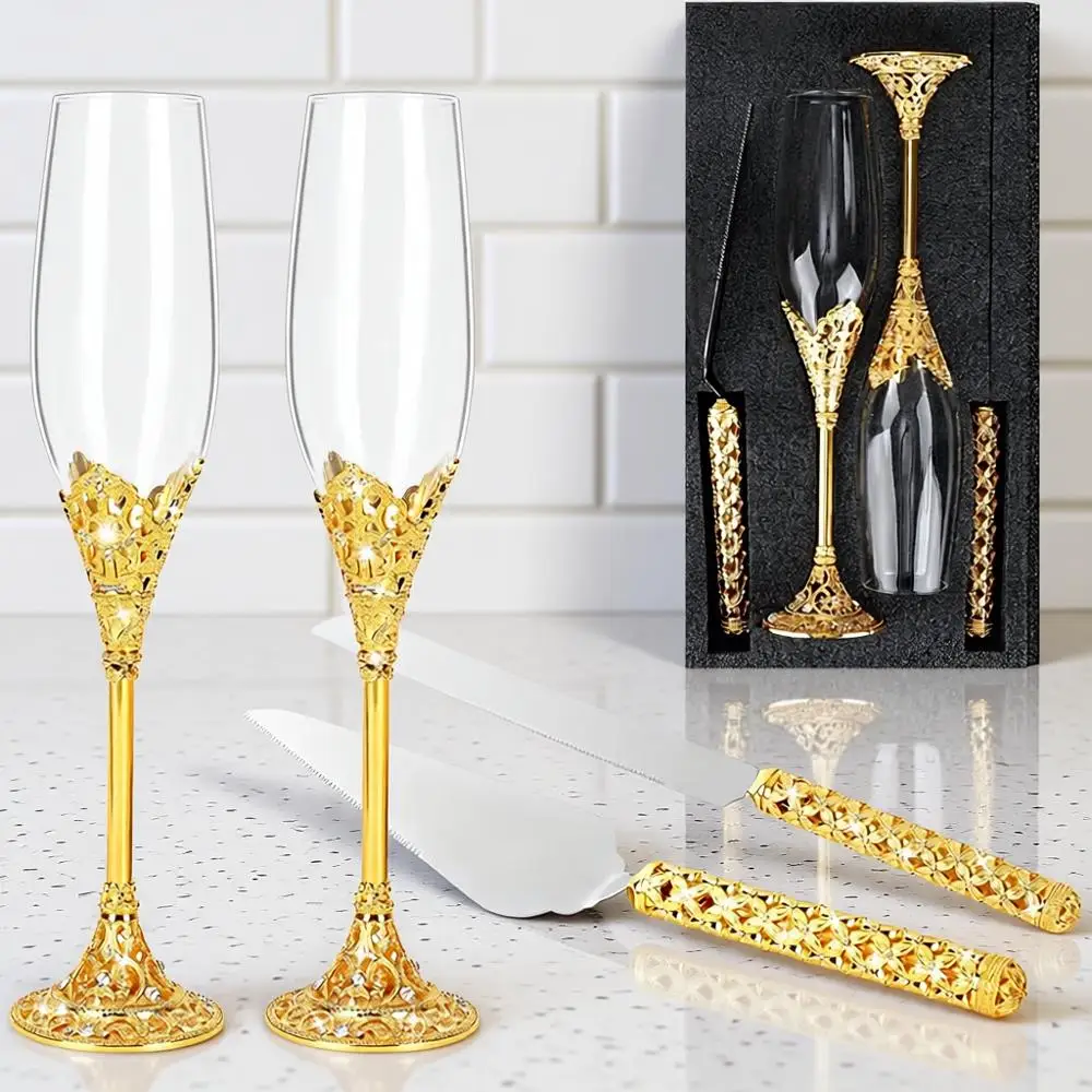 Набор для свадебного торжества: нож для торта и бокалы для шампанского, бокалы для жениха и невесты, хрустальные бокалы для тостов с кристаллами и стразами.
Набор для свадебного торжества: нож для торта и бокалы для шампанского, бокалы для жениха и невесты, хрустальные бокалы для тостов с кристаллами и стразами.