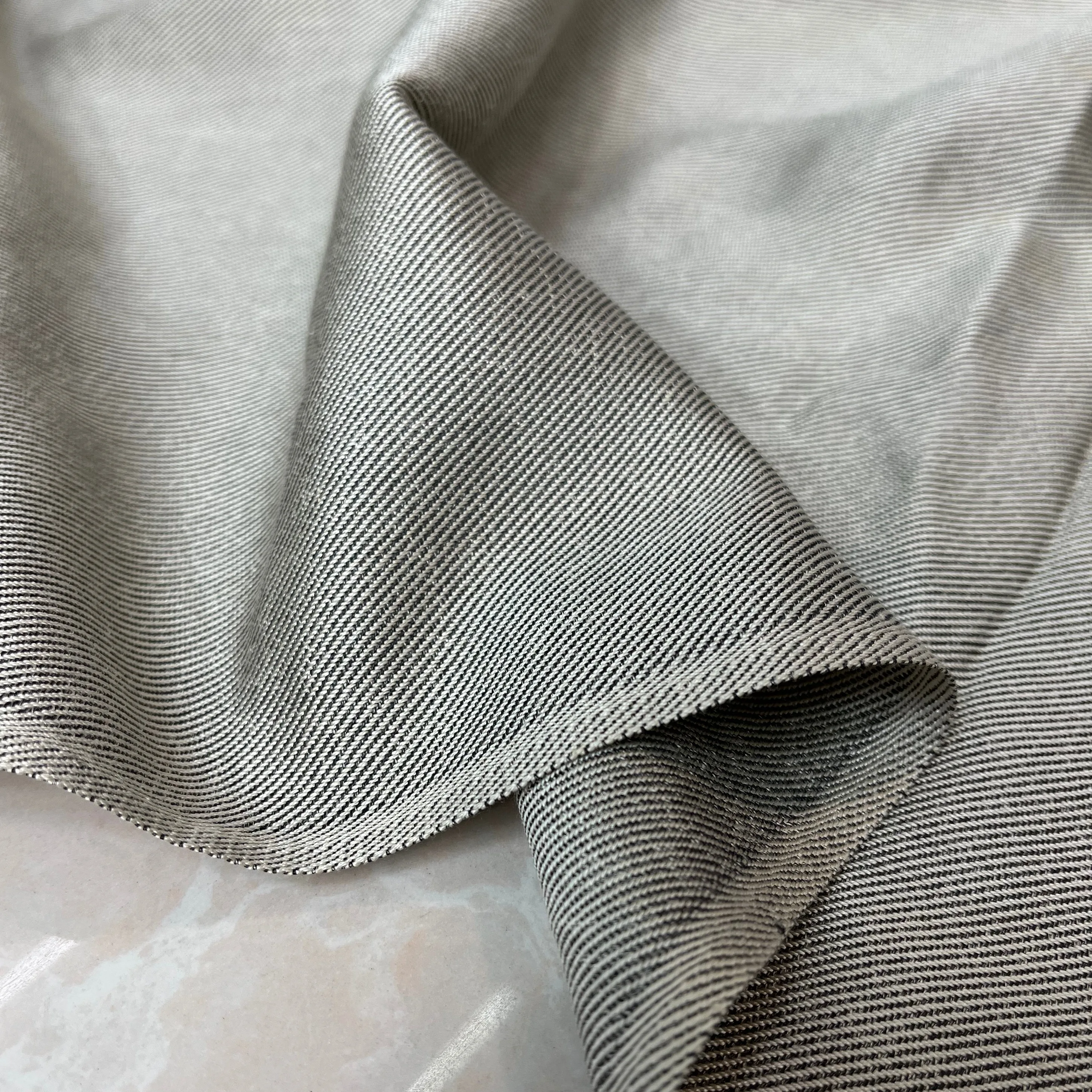 Мягкая, приятная для кожи ткань из туссового шелка и полиэстера, твил, 110 дюймов в ширину, для пошива одежды, рукоделия и домашнего декора
Мягкая, приятная для кожи ткань из туссового шелка и полиэстера, твил, 110 дюймов в ширину, для пошива одежды, рукоделия и домашнего декора