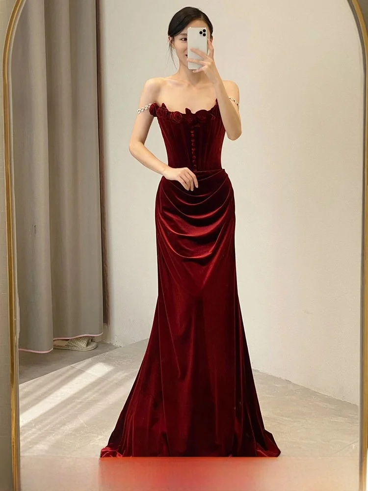 Elegant Long Velvet Wedding Dress Slim Fit Fish Tail Engagement Party Dress for Young Women in Their 20s Polyester Fiber
Elegant Long Velvet Wedding Dress Slim Fit Fish Tail Engagement Party Dress for Young Women in Their 20s Polyester Fiber
