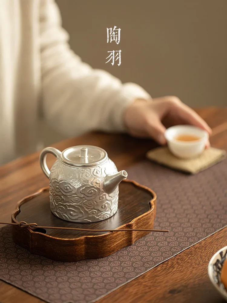 Gilded Silver Xiangyun Teapot Health Tea Pot High End Kung Fu Tea Set Porcelain Gilded Silver Large Teapot
Gilded Silver Xiangyun Teapot Health Tea Pot High End Kung Fu Tea Set Porcelain Gilded Silver Large Teapot