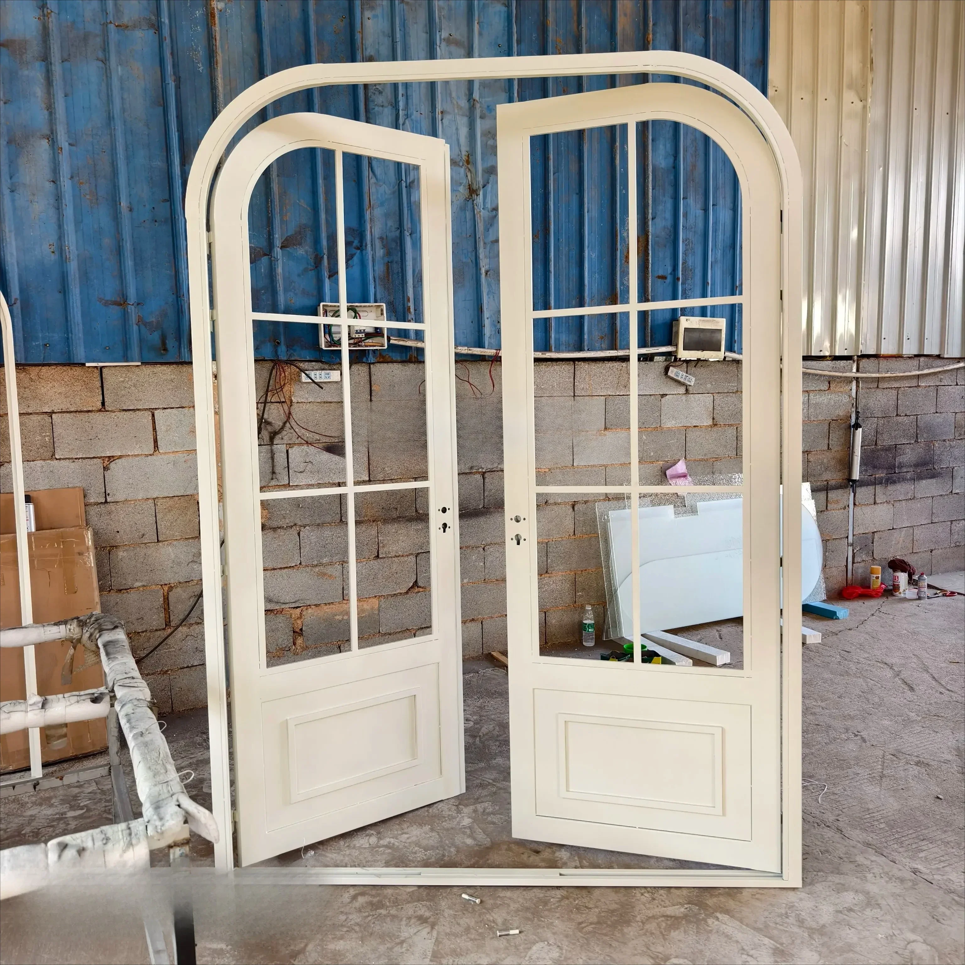 A44 French wrought iron arched modern arc retro glass double open hemming partition door customization
A44 French wrought iron arched modern arc retro glass double open hemming partition door customization