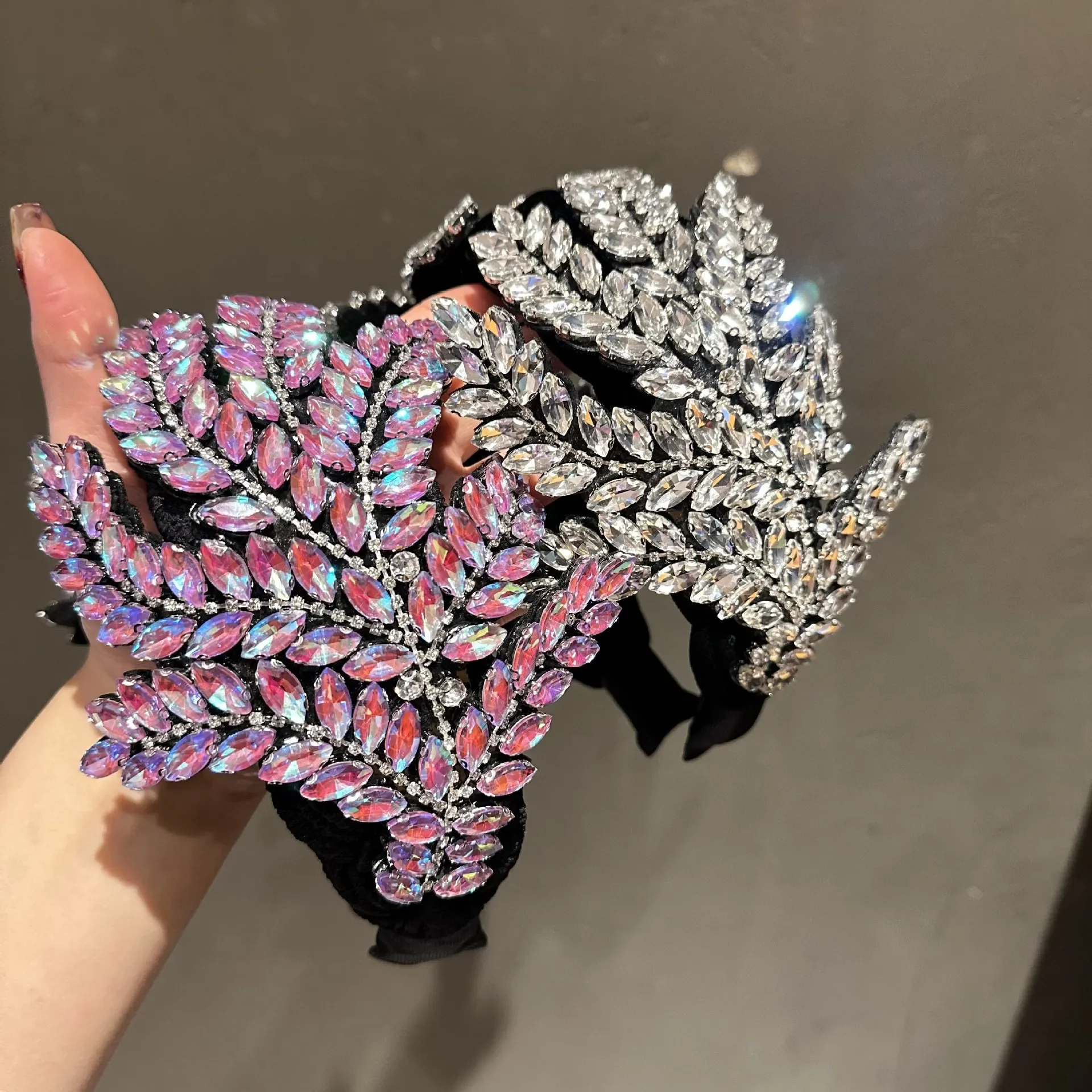 Crystal Bead Headband Sparkly Rhinestone Leaf Hairband Wedding Party Prom Handmade Beaded Flower Headpiece for Women and Girls
Crystal Bead Headband Sparkly Rhinestone Leaf Hairband Wedding Party Prom Handmade Beaded Flower Headpiece for Women and Girls