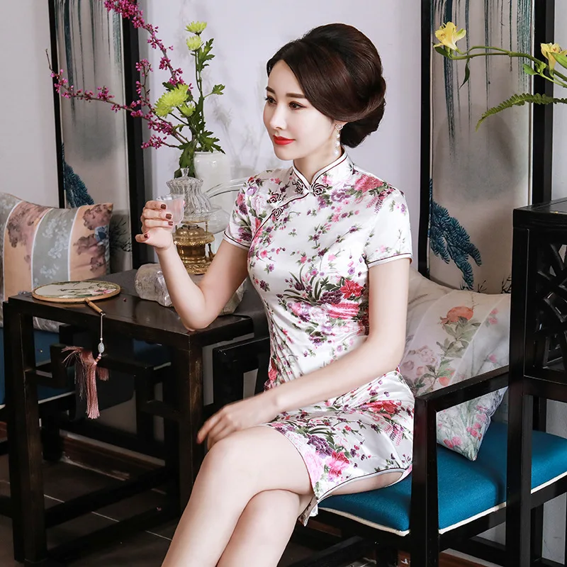 Весенне-летняя новая улучшенная короткая юбка Cheongsam в китайском стиле, облегающая повседневная одежда в стиле ретро большого размера для мам, одежда для выступлений
Весенне-летняя новая улучшенная короткая юбка Cheongsam в китайском стиле, облегающая повседневная одежда в стиле ретро большого размера для мам, одежда для выступлений