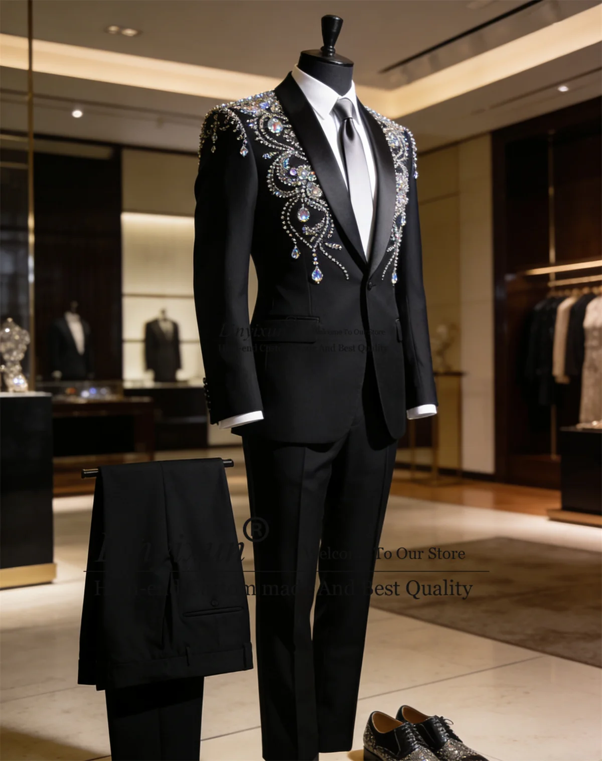 Stunning Diamond Beaded Tuxedos Men Suits 2 Piece Sets Groom Party Blazers Slim Fit Wedding Male Trajes para hombre Customized
Stunning Diamond Beaded Tuxedos Men Suits 2 Piece Sets Groom Party Blazers Slim Fit Wedding Male Trajes para hombre Customized