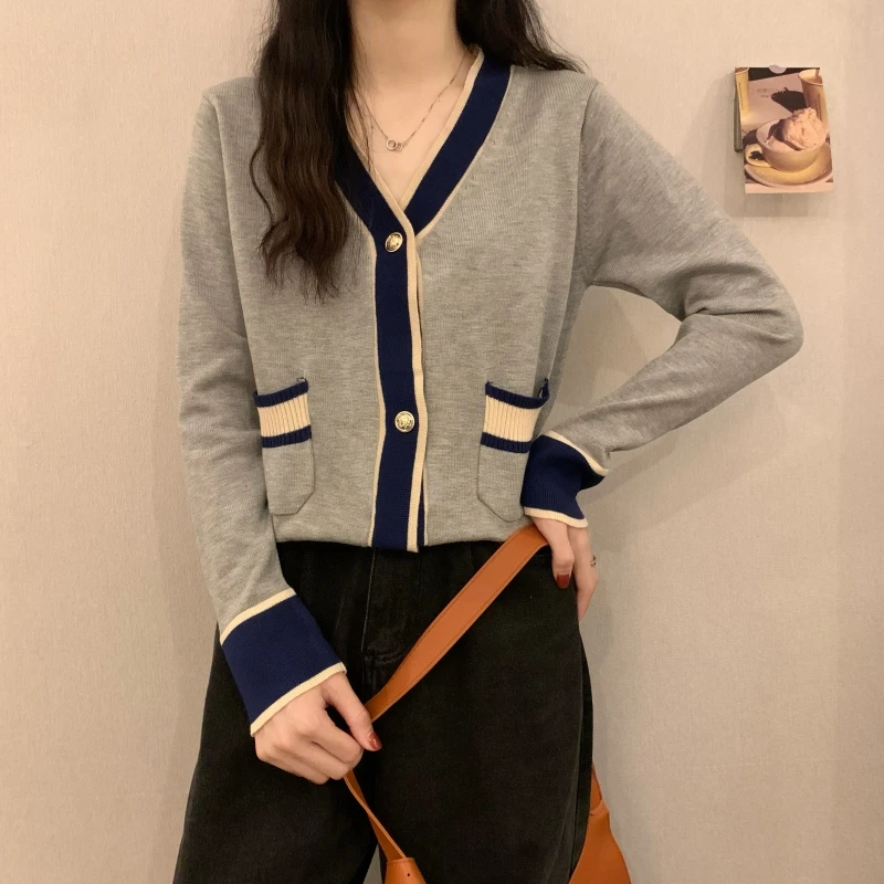 Women's Ribbed Cardigan Sweaters Side Pockets V Neck Knitwear Loose Fit Casual Style Outfit Long Sleeve Tops
Women's Ribbed Cardigan Sweaters Side Pockets V Neck Knitwear Loose Fit Casual Style Outfit Long Sleeve Tops