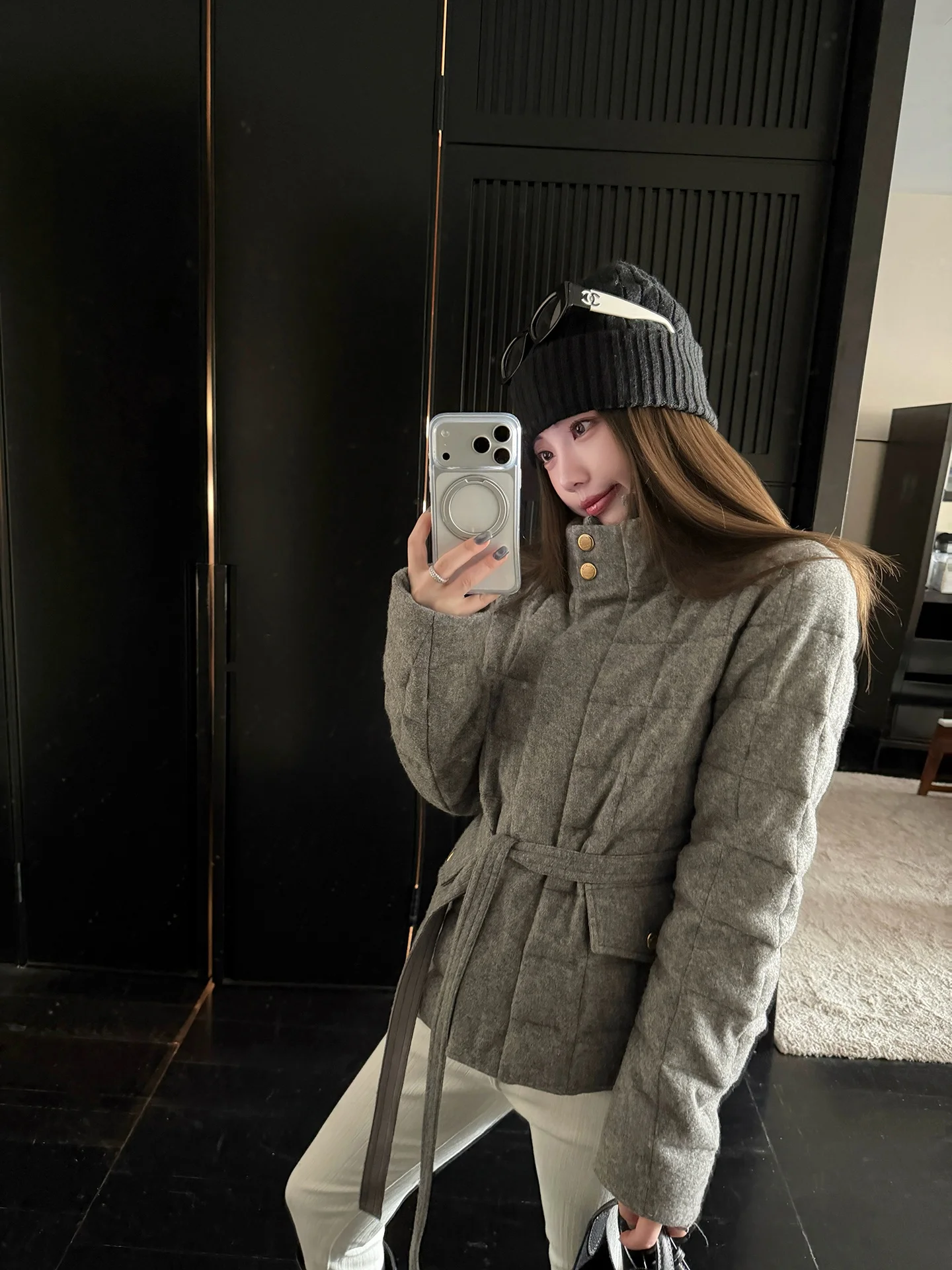 Black Bean H Humming 90% White Duck down Plaid Woolen Fabric Stand Collar Belted Warm Outerwear Women's Casual Slim Fit Jacket
Black Bean H Humming 90% White Duck down Plaid Woolen Fabric Stand Collar Belted Warm Outerwear Women's Casual Slim Fit Jacket