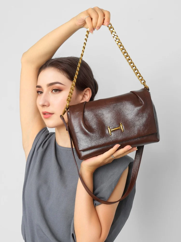 Новая высококачественная женская сумка на плечо из синтетической кожи с цепочкой из микрофибры, уникальная винтажная сумка для кофе под мышками, женская сумка-раскладушка 
Новая высококачественная женская сумка на плечо из синтетической кожи с цепочкой из микрофибры, уникальная винтажная сумка для кофе под мышками, женская сумка-раскладушка