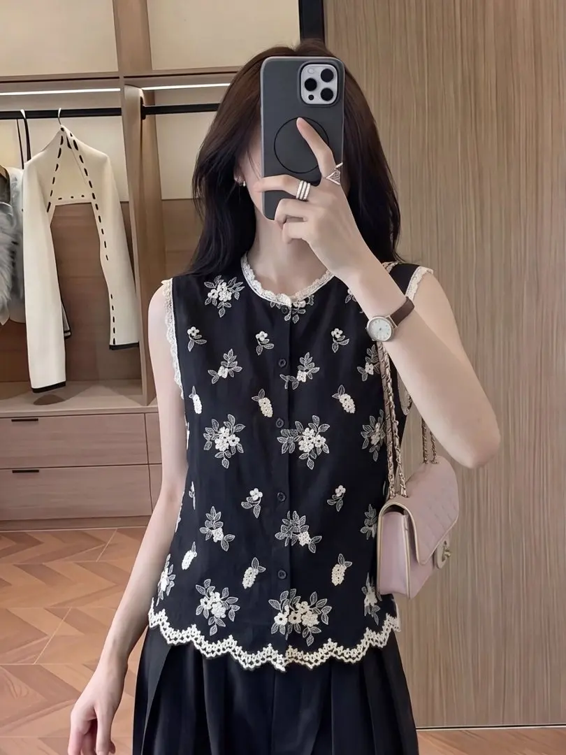 Summer Floral Lace Shirt round Neck Sleeveless Korean Style Atmosphere Sensation Silk Women's Premium Fashion Top
Summer Floral Lace Shirt round Neck Sleeveless Korean Style Atmosphere Sensation Silk Women's Premium Fashion Top