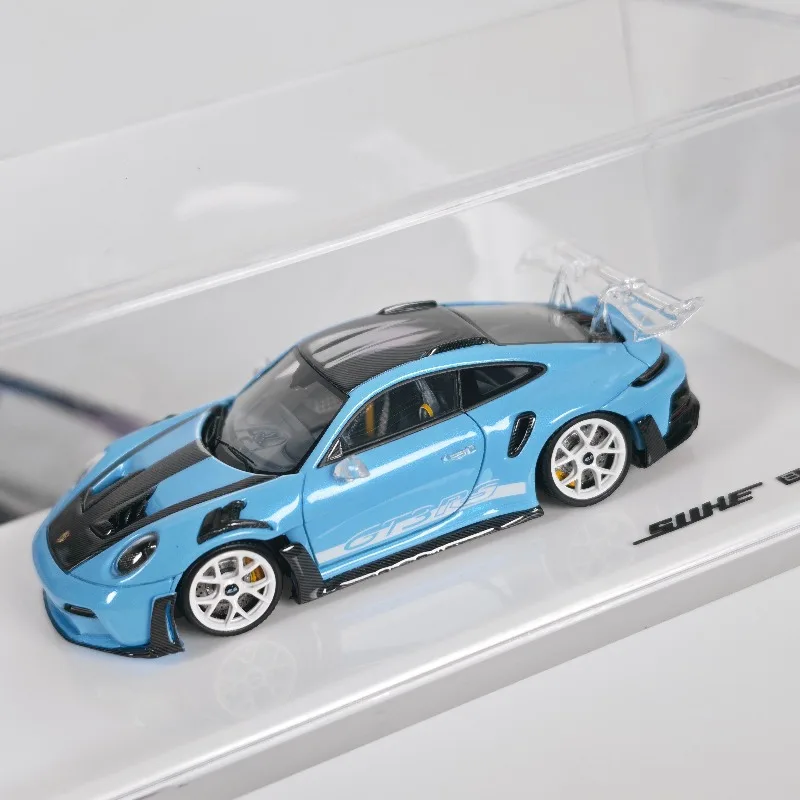 SUHE 1:64 supercar, high-end static resin car model, holiday creative gift, adult collectible ornament.
SUHE 1:64 supercar, high-end static resin car model, holiday creative gift, adult collectible ornament.