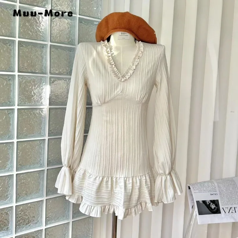 Korean Luxury Vintage Striped V-neck Trumpet Sleeve Ruched Ruffle Hem Mini Dress for Women 2023 Autumn Fashion Hip Wrap Dresses
Korean Luxury Vintage Striped V-neck Trumpet Sleeve Ruched Ruffle Hem Mini Dress for Women 2023 Autumn Fashion Hip Wrap Dresses