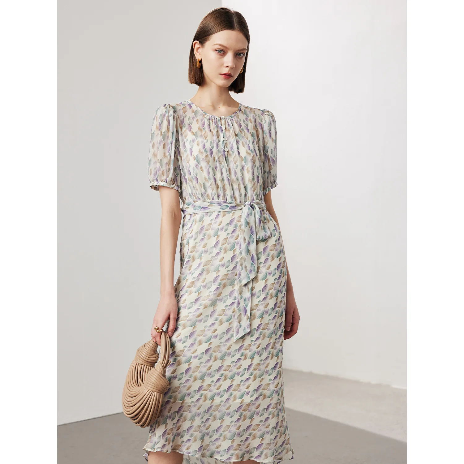 Jiaxing Seasonal Silk Dr Women's ort Sve Floral Print Summer New Arrival Thiened Fabric Comfortable Fit Casual Wear
Jiaxing Seasonal Silk Dr Women's ort Sve Floral Print Summer New Arrival Thiened Fabric Comfortable Fit Casual Wear