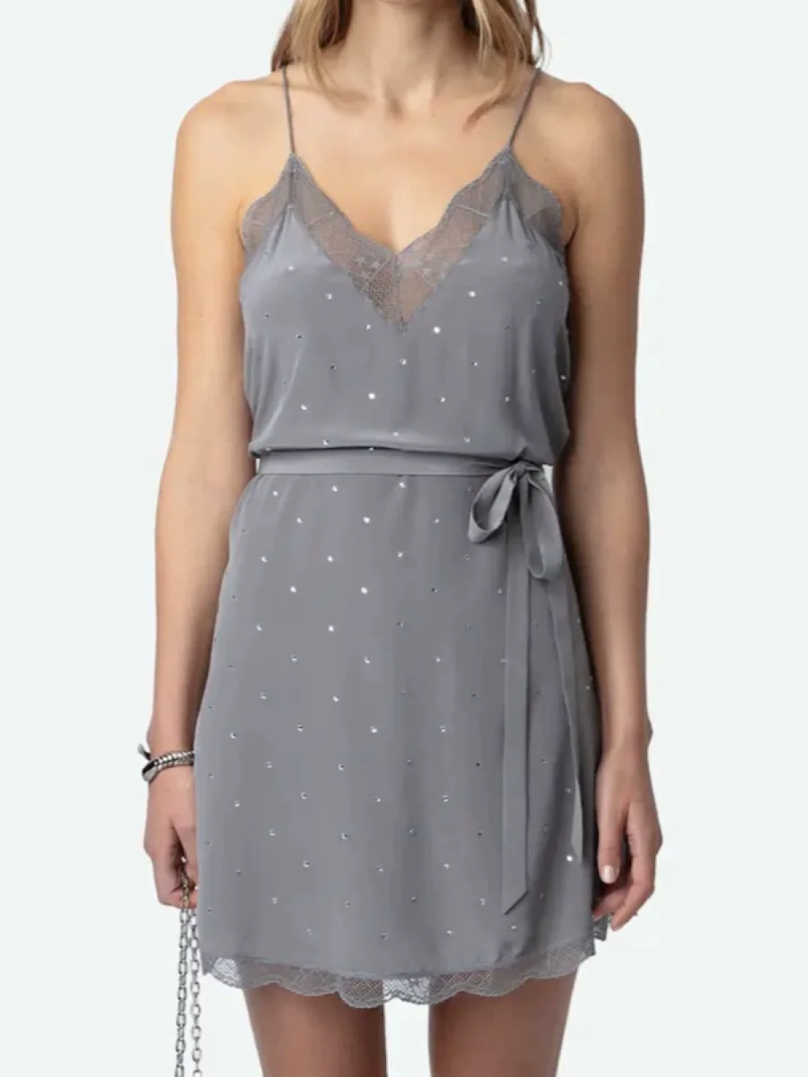 Rhinestone Decorated Women's Silk Sling Robe Summer Lace Stitching Sleeveless High Waist Fashion Female Mini Robe
Rhinestone Decorated Women's Silk Sling Robe Summer Lace Stitching Sleeveless High Waist Fashion Female Mini Robe