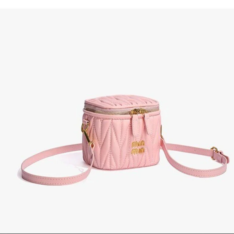 Высококачественная женская роскошная большая сумка в классическом стиле Парижа с отделением на молнии, подходящая для выхода на выходные  
Высококачественная женская роскошная большая сумка в классическом стиле Парижа с отделением на молнии, подходящая для выхода на выходные 