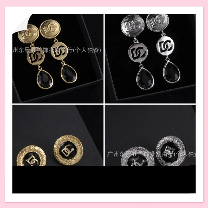 Retro Enamel Old Explosion Stud Earrings Double Letter Stud Earrings Female Factory Direct Sales
Retro Enamel Old Explosion Stud Earrings Double Letter Stud Earrings Female Factory Direct Sales