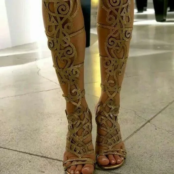 Новый дизайн, блестящие роскошные модные подиумные сандалии с открытым носком на шпильке и украшенные бриллиантами для женщин
Новый дизайн, блестящие роскошные модные подиумные сандалии с открытым носком на шпильке и украшенные бриллиантами для женщин