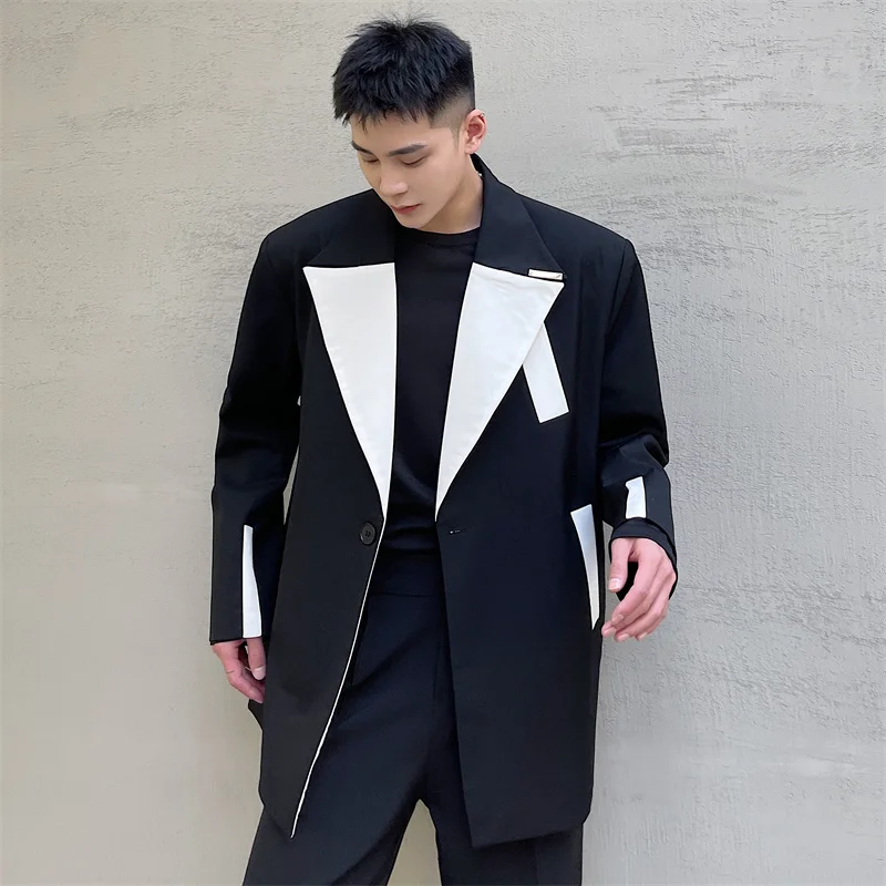 Мужской повседневный костюм весна 2025: белый, с принтом, приталенный, с длинными рукавами, молодежный тренд, весенняя мода
Мужской повседневный костюм весна 2025: белый, с принтом, приталенный, с длинными рукавами, молодежный тренд, весенняя мода