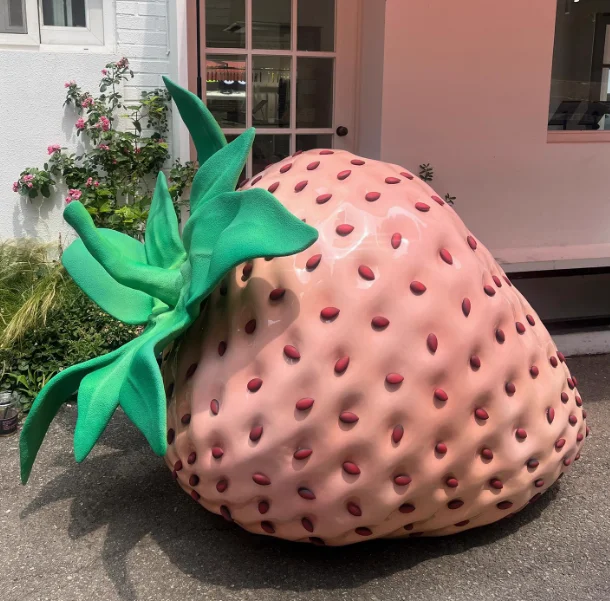 Realistic Big Red Strawberry Sculpture Resin Crafts Statue for Outdoor Garden Hotel Landscape Decor
Realistic Big Red Strawberry Sculpture Resin Crafts Statue for Outdoor Garden Hotel Landscape Decor