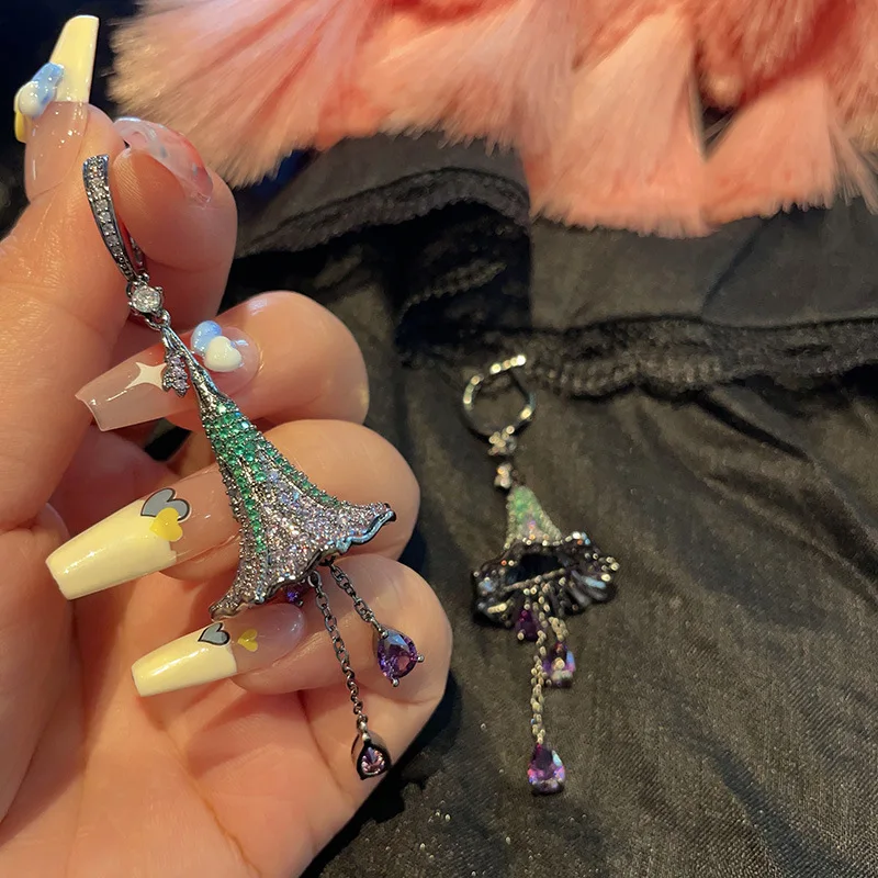 Очаровательные женские индийские хрустальные колокольчики Jhumka, бусины, висячие серьги Jhumki, свадебные ювелирные изделия с кубическим цирконом, этнические цыганские этнические племенные серьги
Очаровательные женские индийские хрустальные колокольчики Jhumka, бусины, висячие серьги Jhumki, свадебные ювелирные изделия с кубическим цирконом, этнические цыганские этнические племенные серьги