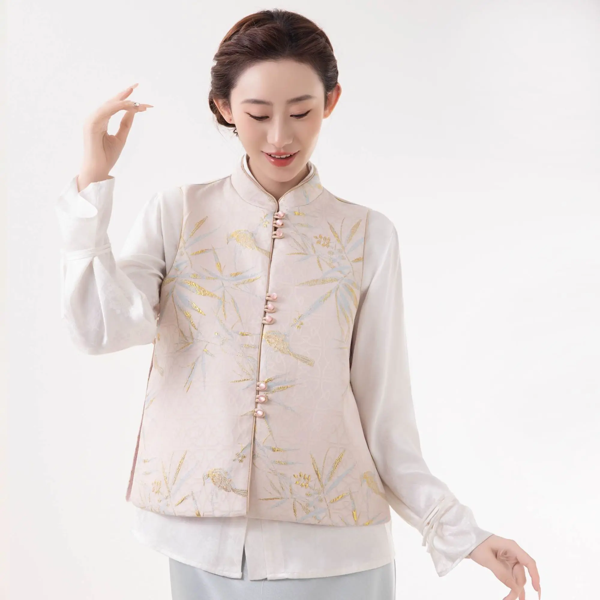 HanFengShiLi Women Mandarin Collar Vest Golden Bamboo Bird Jacquard Frog Button Sleeveless Waistcoat
HanFengShiLi Women Mandarin Collar Vest Golden Bamboo Bird Jacquard Frog Button Sleeveless Waistcoat
